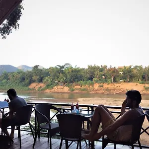 Chill Riverside & Cafe Ostello Luang Prabang